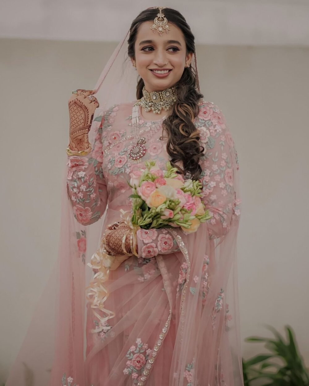 Looking some one for this same colour beautiful Designer Saree on Soft Net Febric with Thred & Sequnce work and blouse on also Soft Net Febric with Thred & Sequnce work. - Image 4