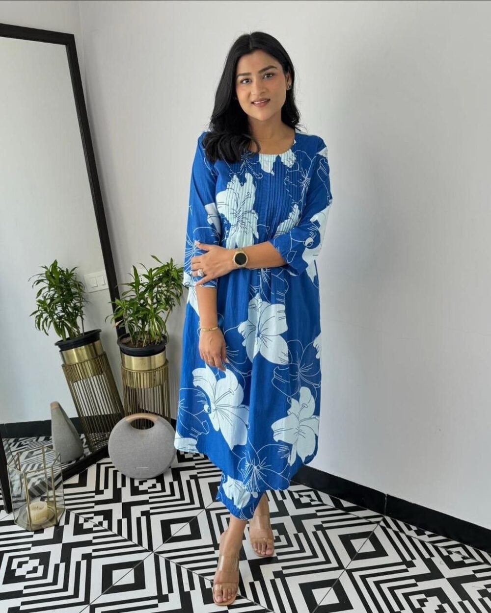 *🌹Welcome summer with this beautiful design we have launch A Beautiful kurti pent Design for Gorgeous ladies🌹* - Image 4