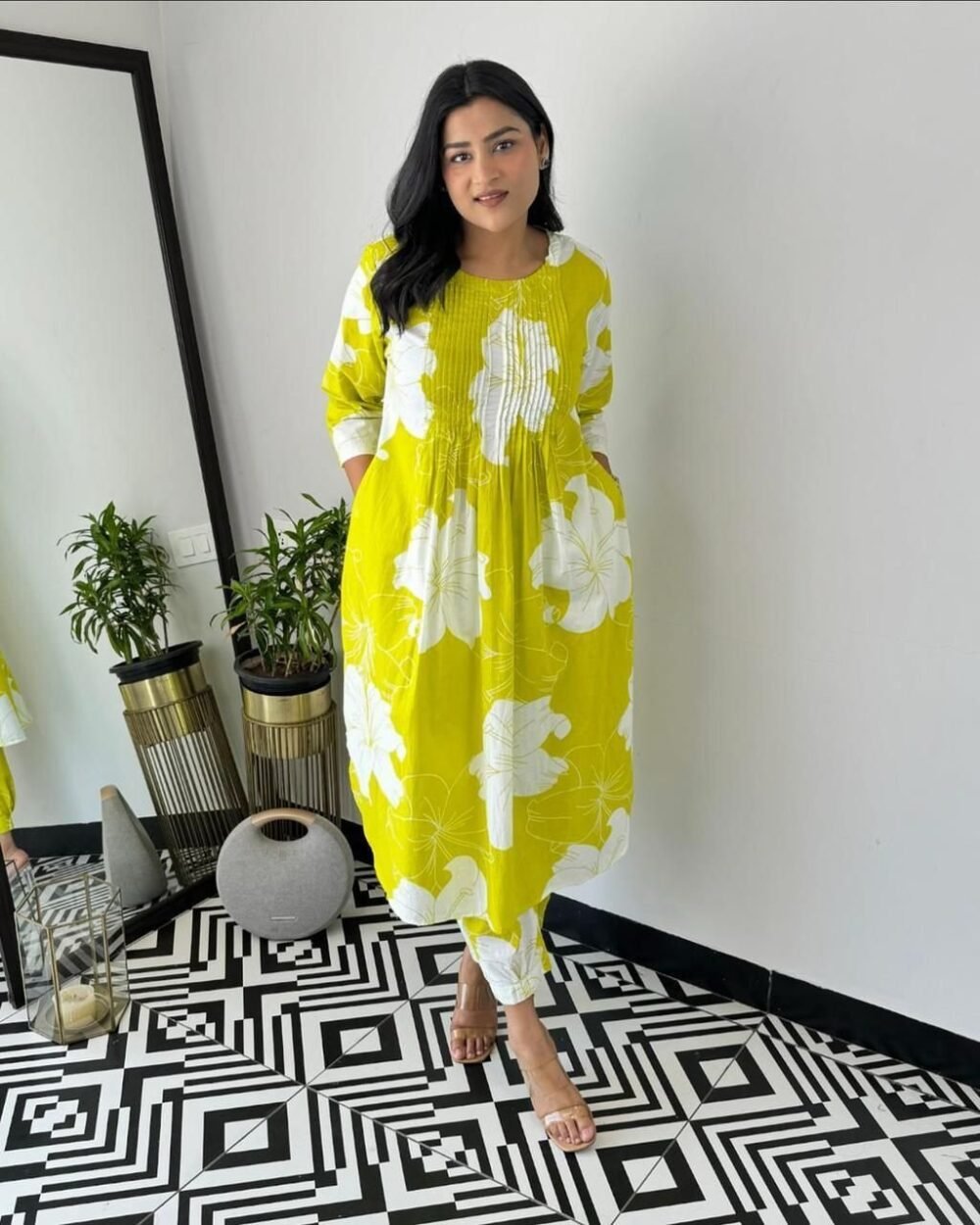 *🌹Welcome summer with this beautiful design we have launch A Beautiful kurti pent Design for Gorgeous ladies🌹* - Image 2