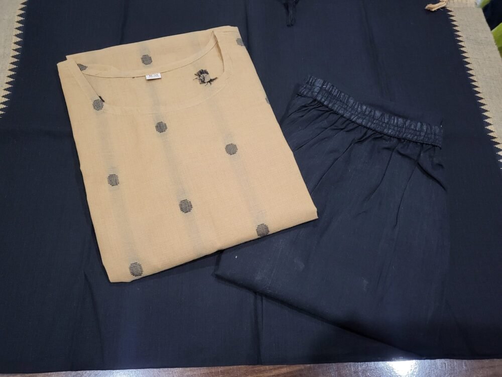 *New launch🥰🥰*

*Every thread tells a story of craftsmanship. Own a piece of traditional with owr South cotton handloom suit set✨🖤✨* - Image 7
