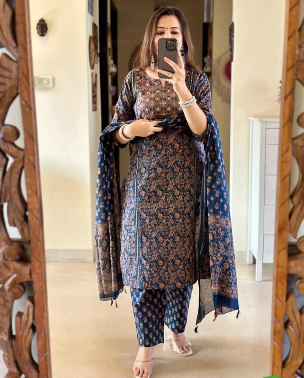 *🌈 “ NEW FULL COTTON PRINT HAND WORK STRAIGHT KURTI PANT MALMAL DUPATTA ARRIVAL 😍💖*