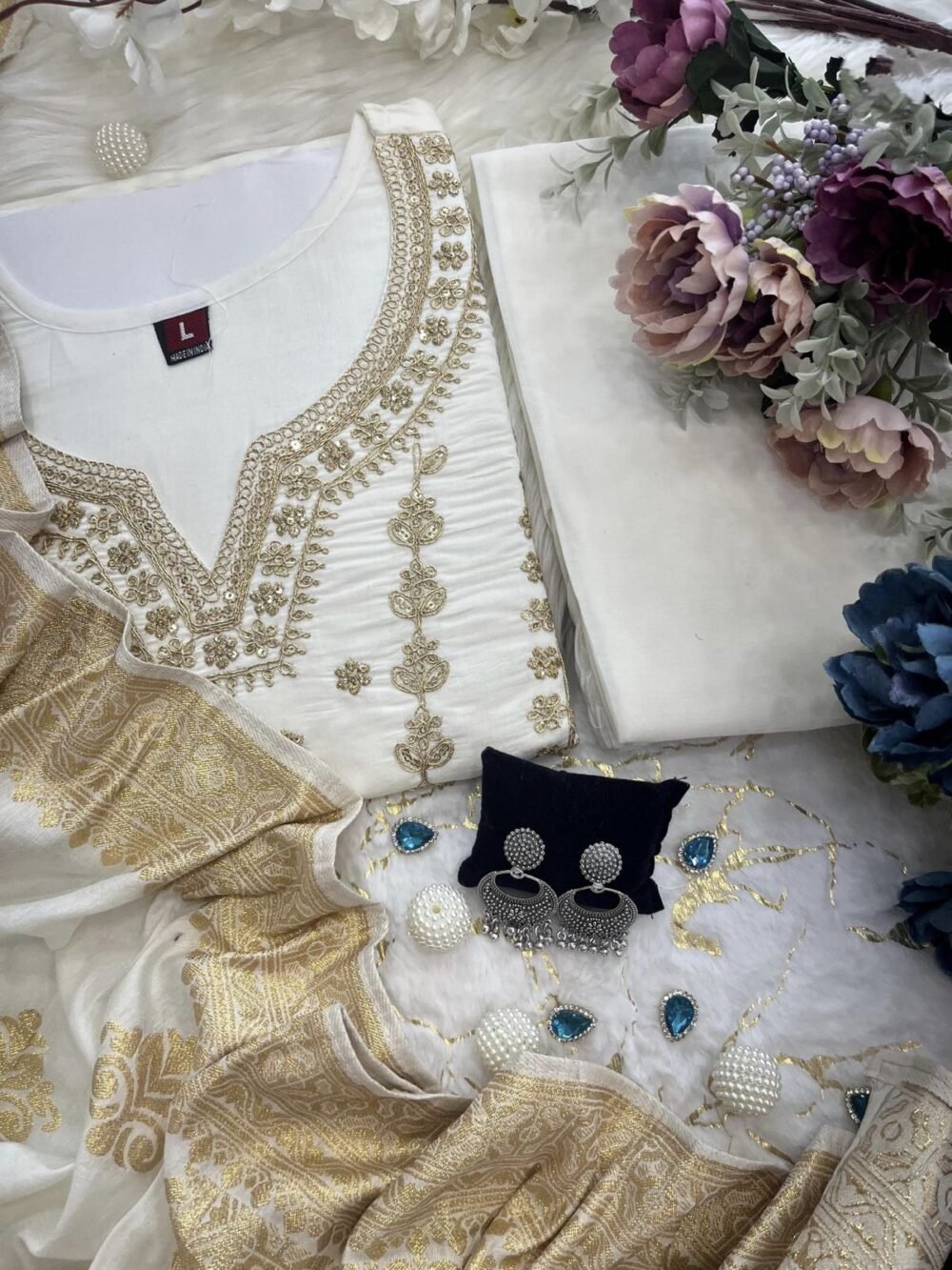 *NEW MODERN WHITE LUNCHING*💟

*NEW BEUTIFUL HEAVY FULLY STITCHIED SET* - Image 3