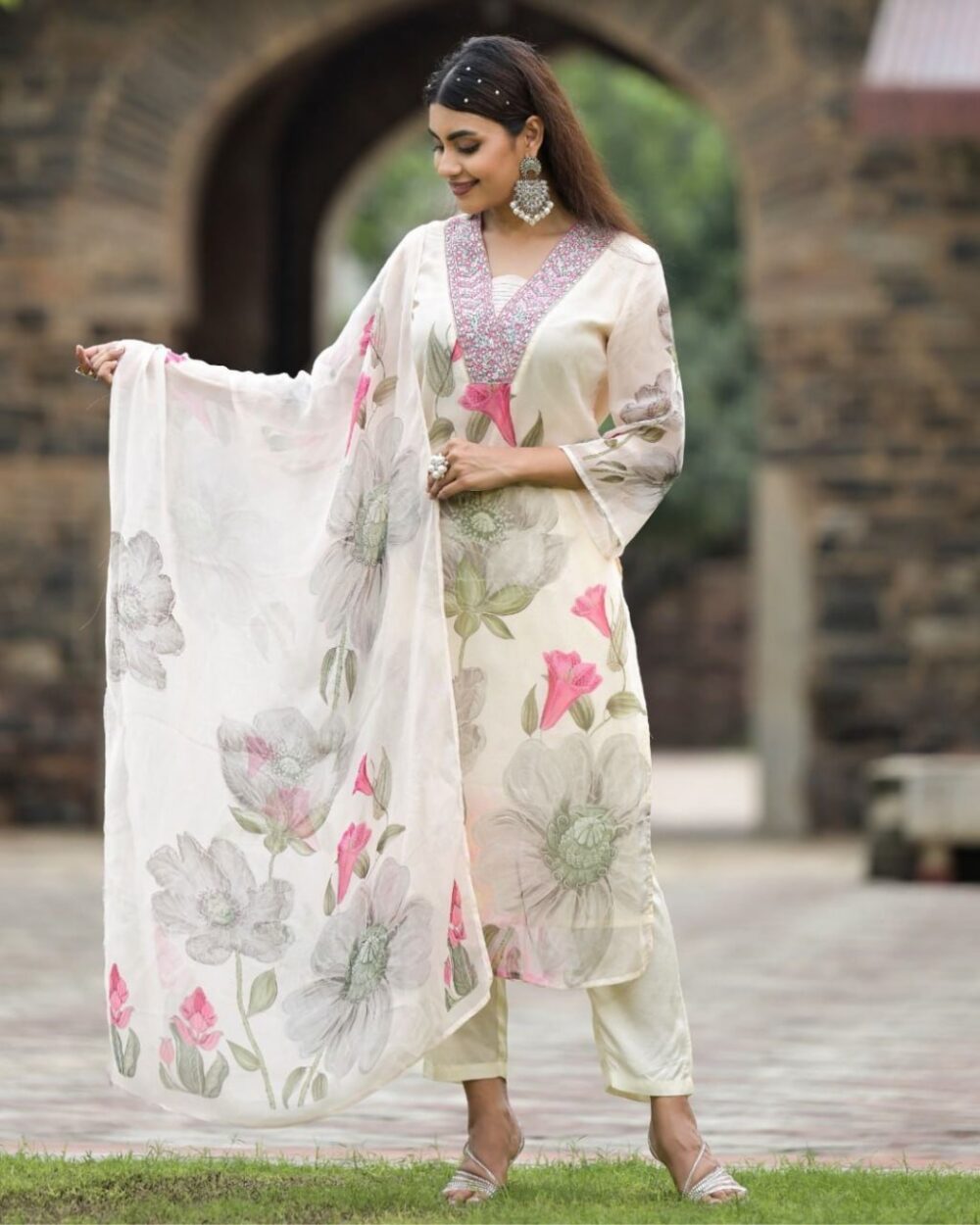One More Most Beautiful and Attractive Catalog Add 📈
💞 KURTI WITH PANT & DUPATTA💞 - Image 6