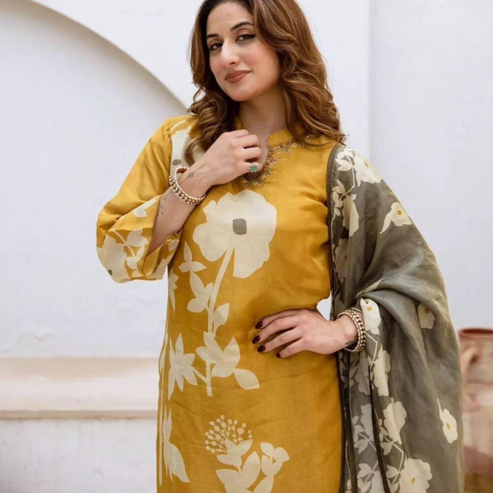 This elegant flared suit seems like a great option for those looking for traditional wear with a touch of elegance. - Image 3