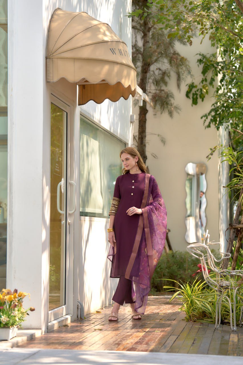 This kurti with pant and dupatta set seems like a beautiful and attractive option. - Image 3