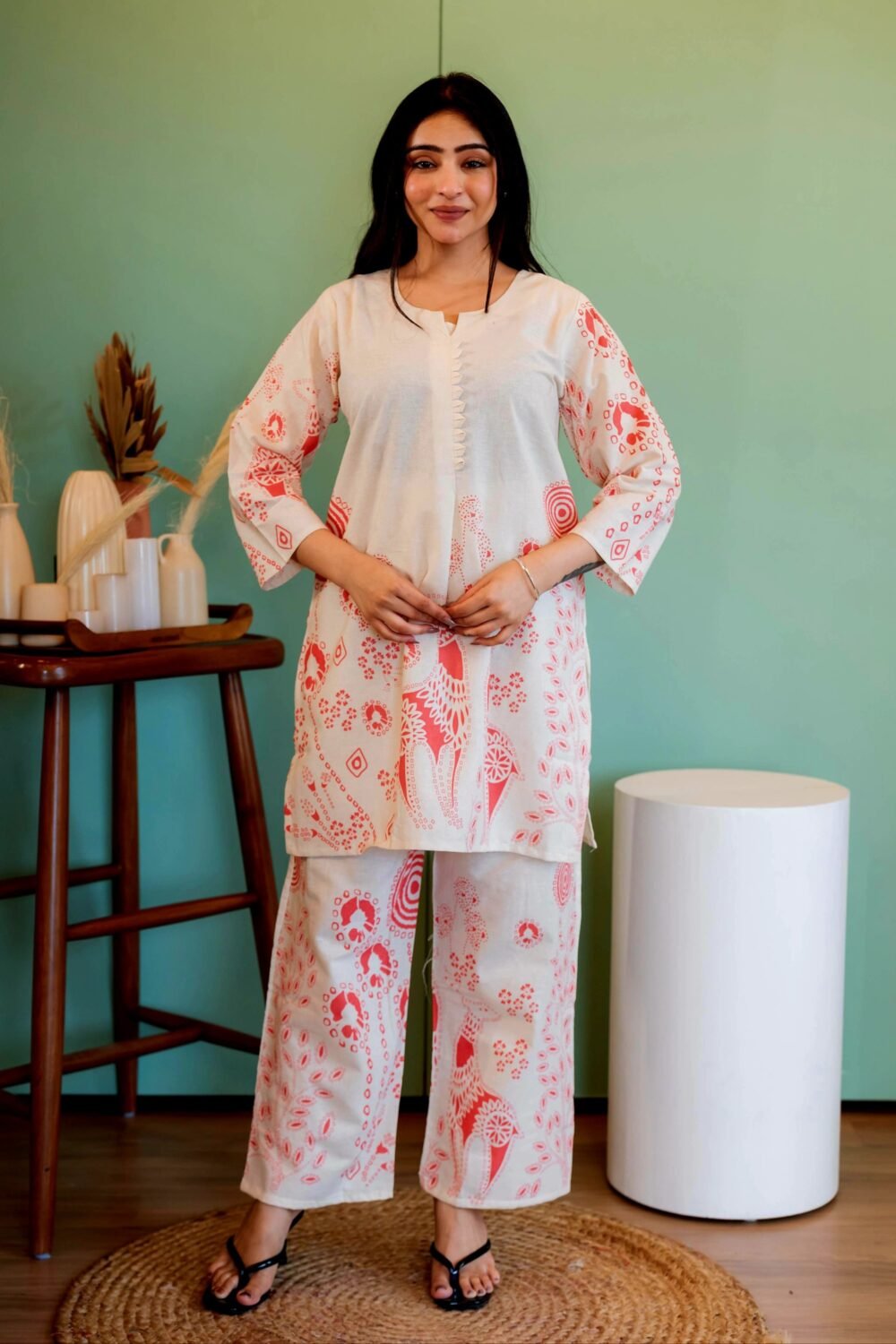 This Coord Set set seems like a great option for everyday wear. - Image 3