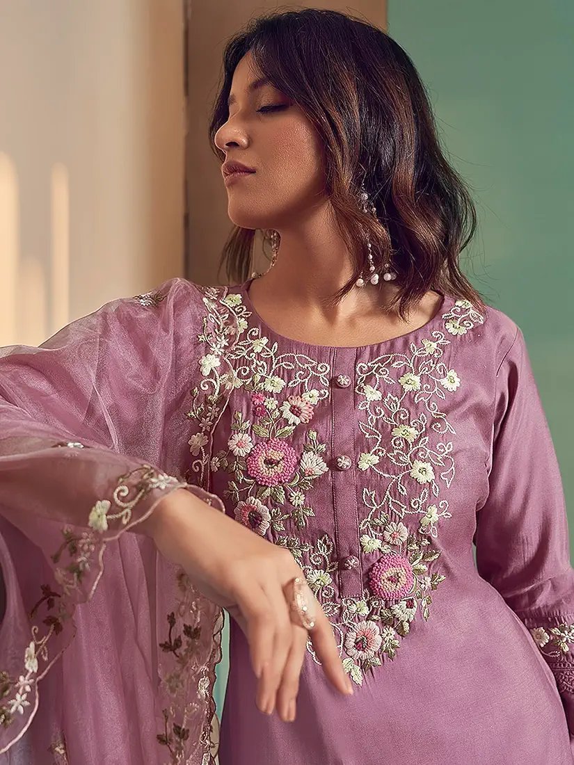 ๐ธ Silk Blend Women's Embroidered Straight Kurta Pant With Dupatta Set - Lavender - Image 4