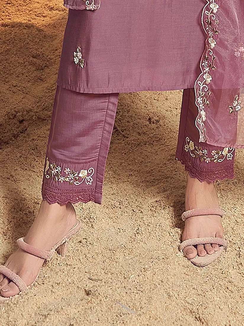 ๐ธ Silk Blend Women's Embroidered Straight Kurta Pant With Dupatta Set - Lavender - Image 6