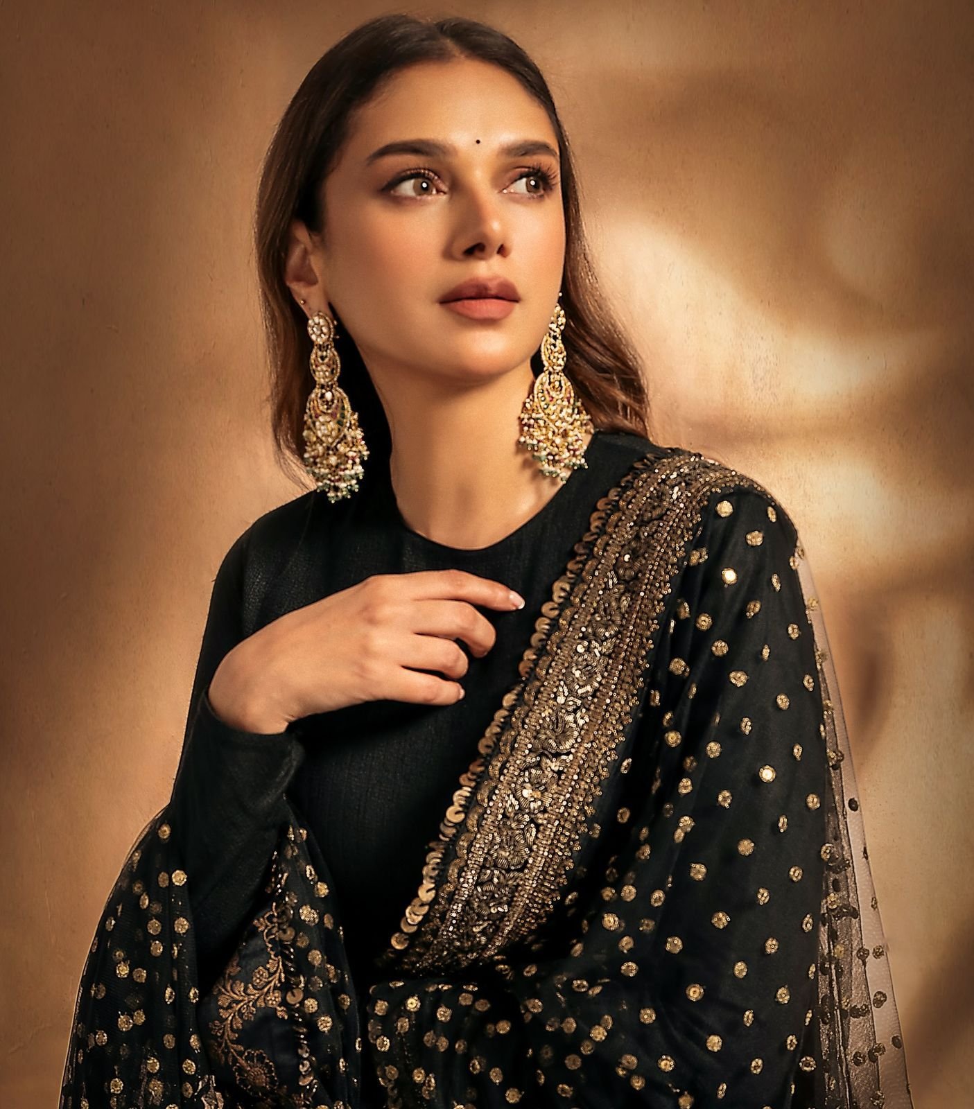 🌟 New Arrivals Alert! 🌟
💐 Introducing Our Sabyasachi-Inspired Designer Ensemble 💐 - Image 2